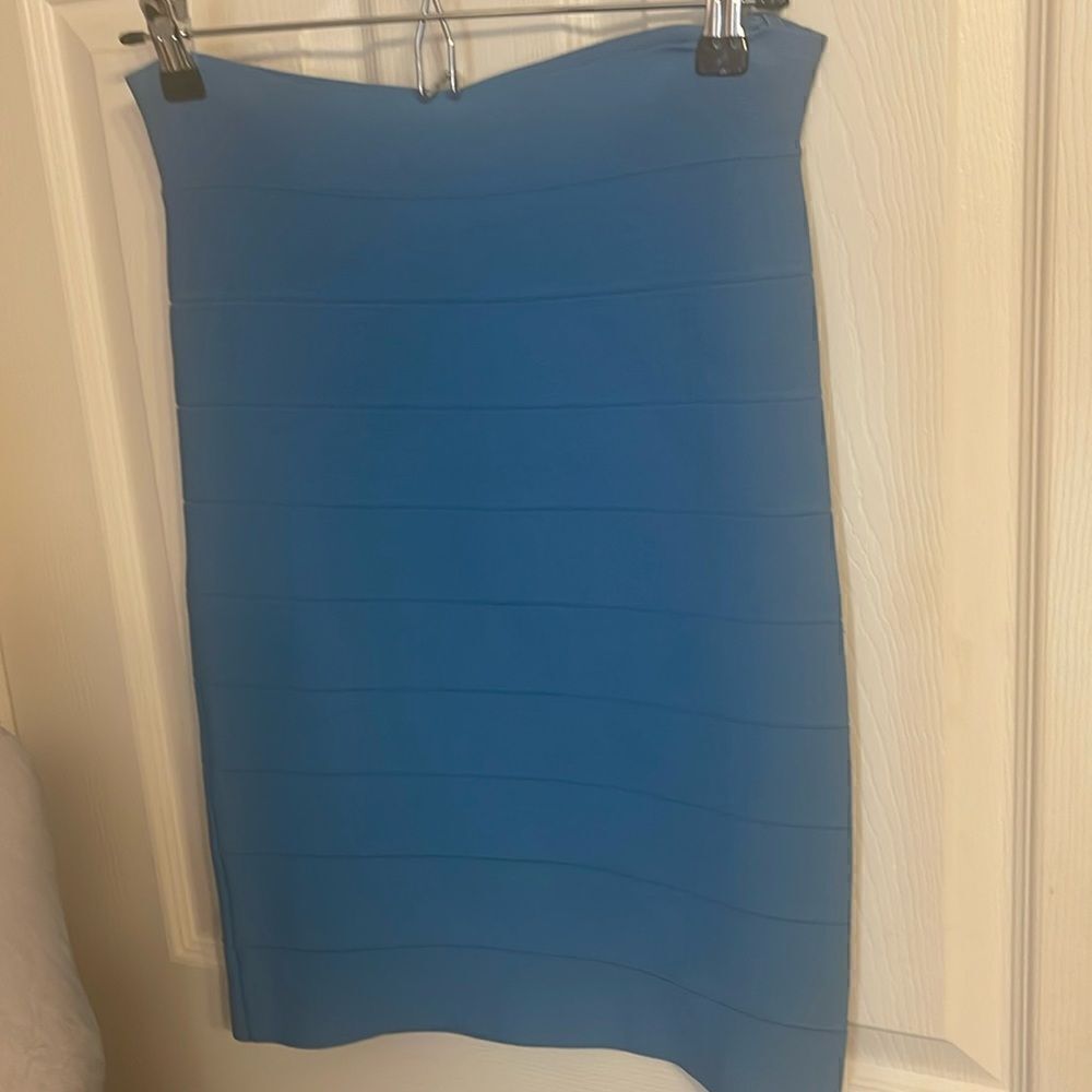 BCBG MaxAzria Ribbed Skirt Blue EUC Medium